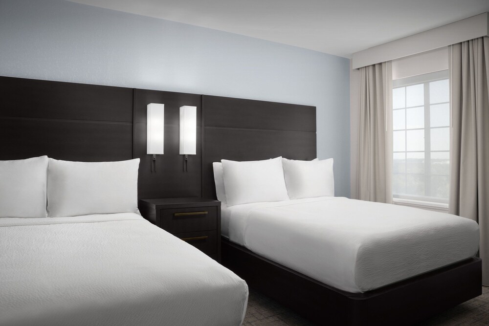 Suite, 2 Bedrooms - Photo 3