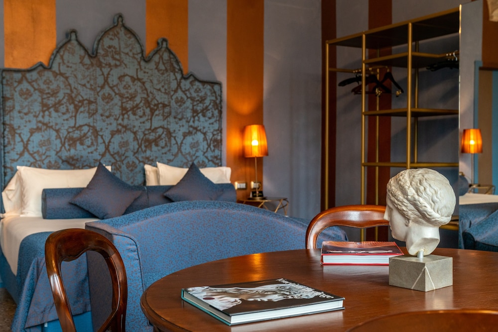 Executive Suite, Canal View (with Turkish bath)