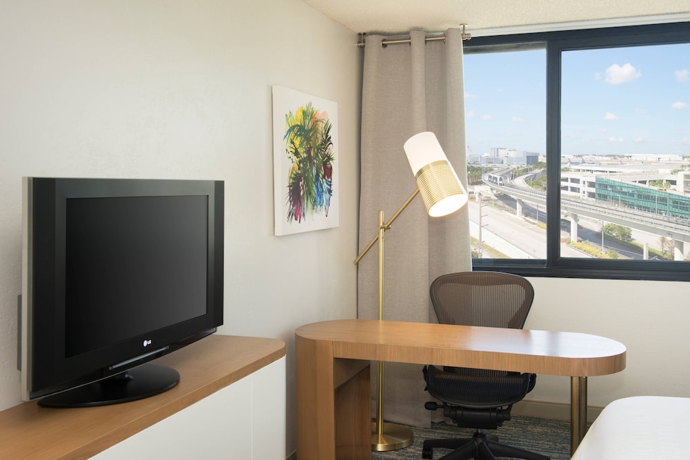 Executive Room, 2 Queen Beds (Hearing Accessible) - Photo 2