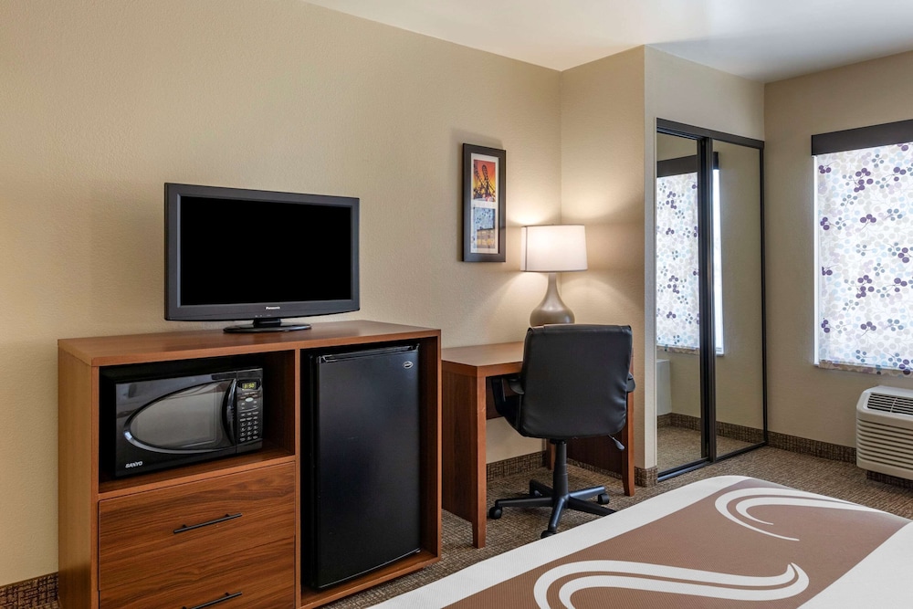 Room, 1 King Bed with Sofa bed, Accessible, Non Smoking photo 2