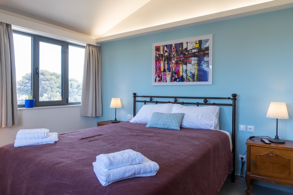 Double Room (24)