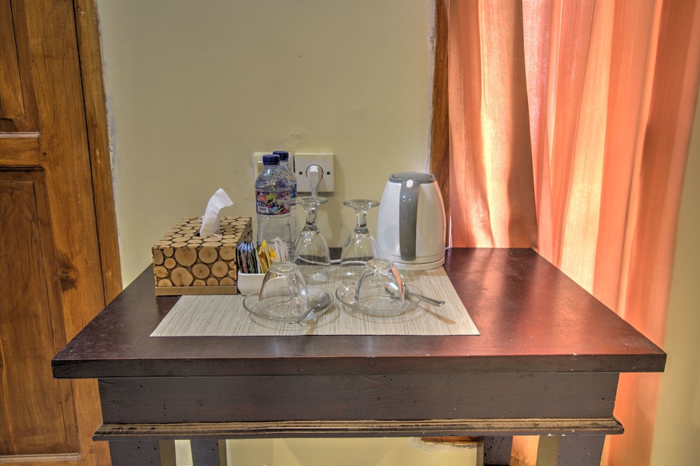 Basic Twin Room - Photo 3