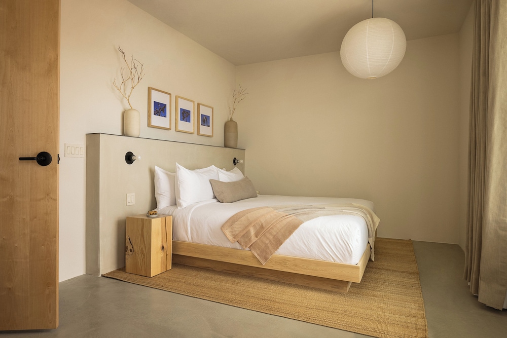 Suite, 1 Queen Bed, Accessible
