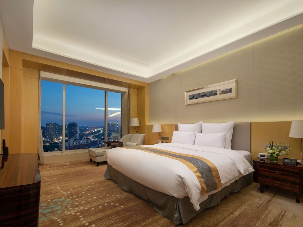 Suite, 1 King Bed