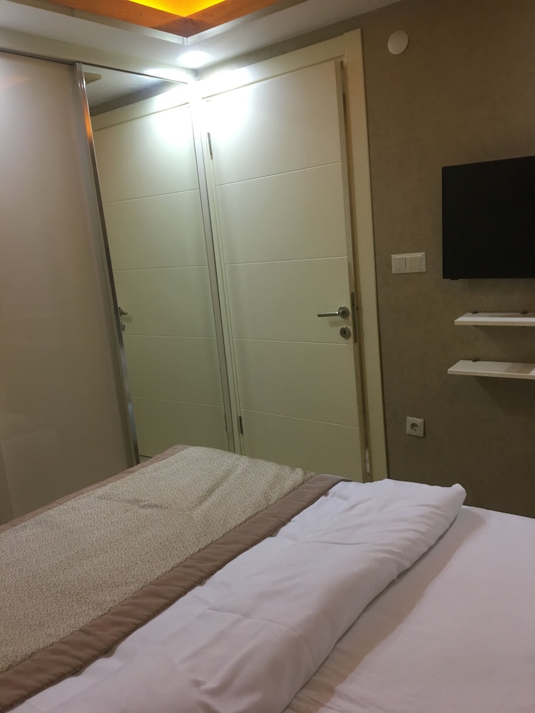 Economy Apartment, 1 Bedroom, Kitchenette photo 2