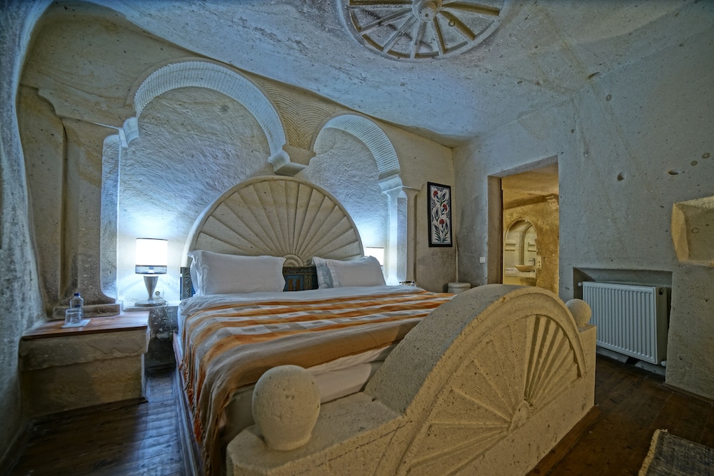 Deluxe Suite - Photo 6