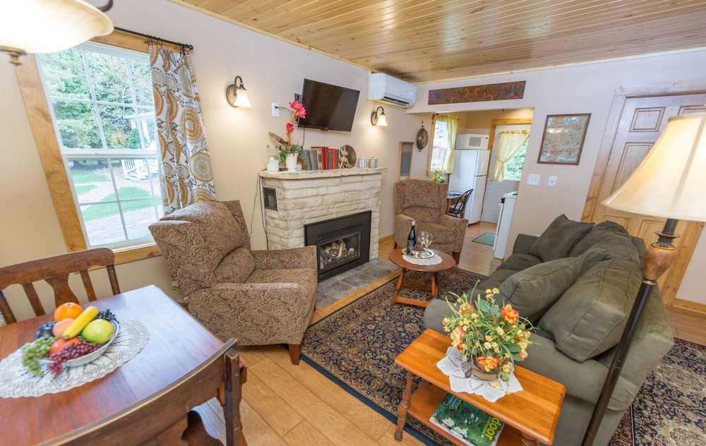 Room, Private Bathroom (Lark Cottage - Breakfast Not Included) photo 1