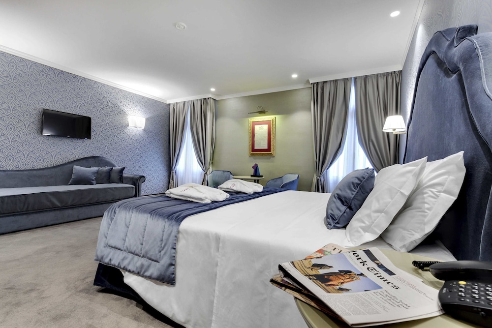 Junior Double or Twin Room photo 2