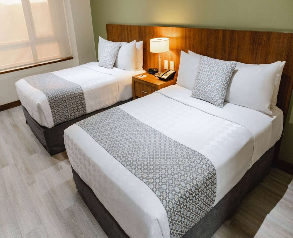Standard Room, 2 Double Beds - Photo 9