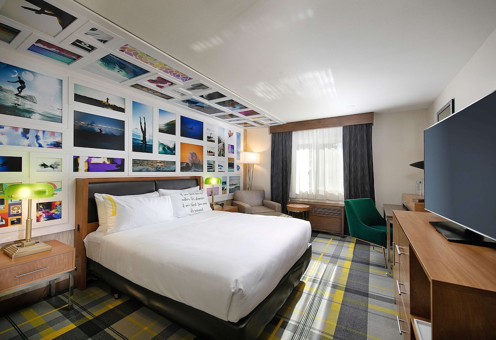 Room, 1 King Bed (Campus) - Photo 4