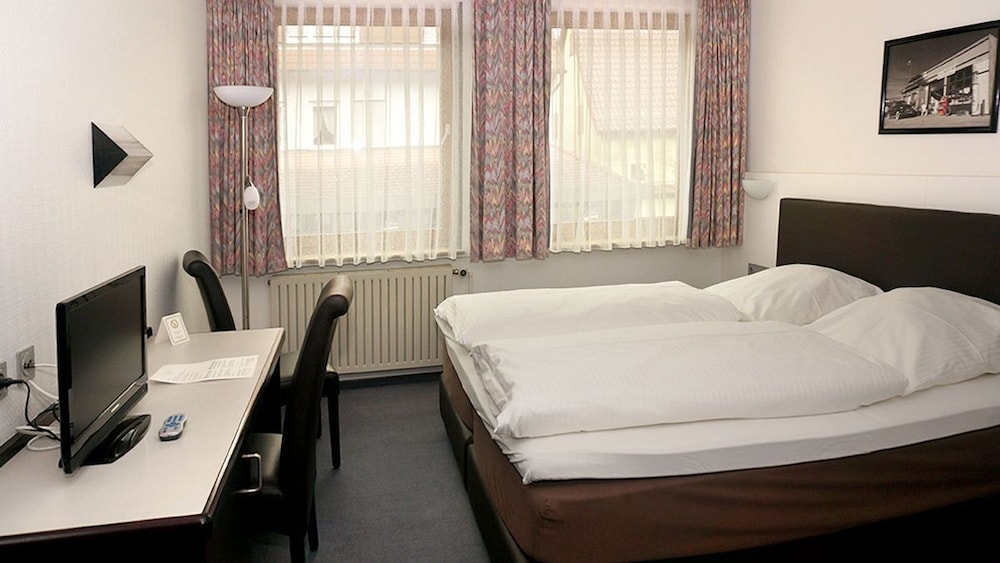 Business Double Room - Photo 8