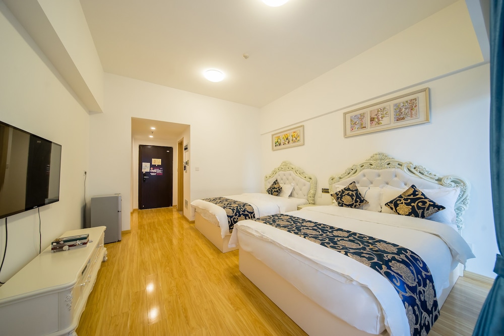Romantic Twin Room, 2 Queen Beds photo 2