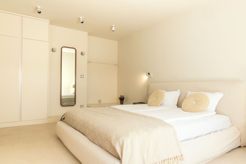 Luxury Apartment - Photo 4