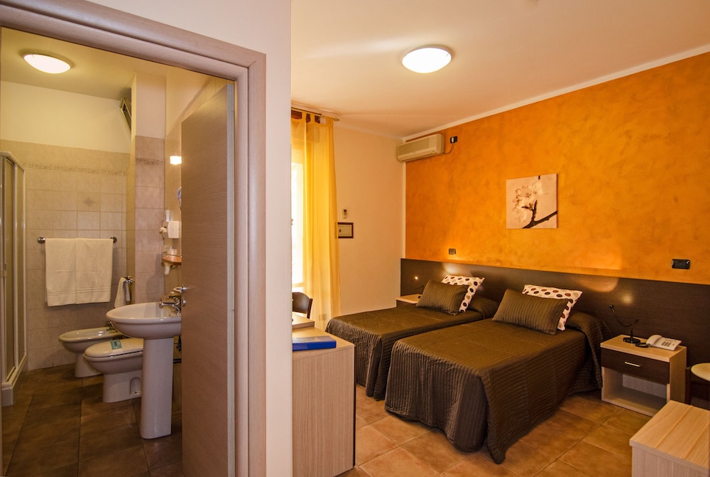 Superior Double Room Single Use, Balcony, Garden View photo 3