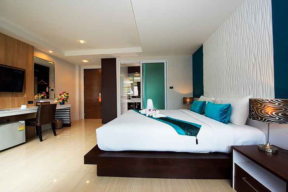 Deluxe King Room photo 3