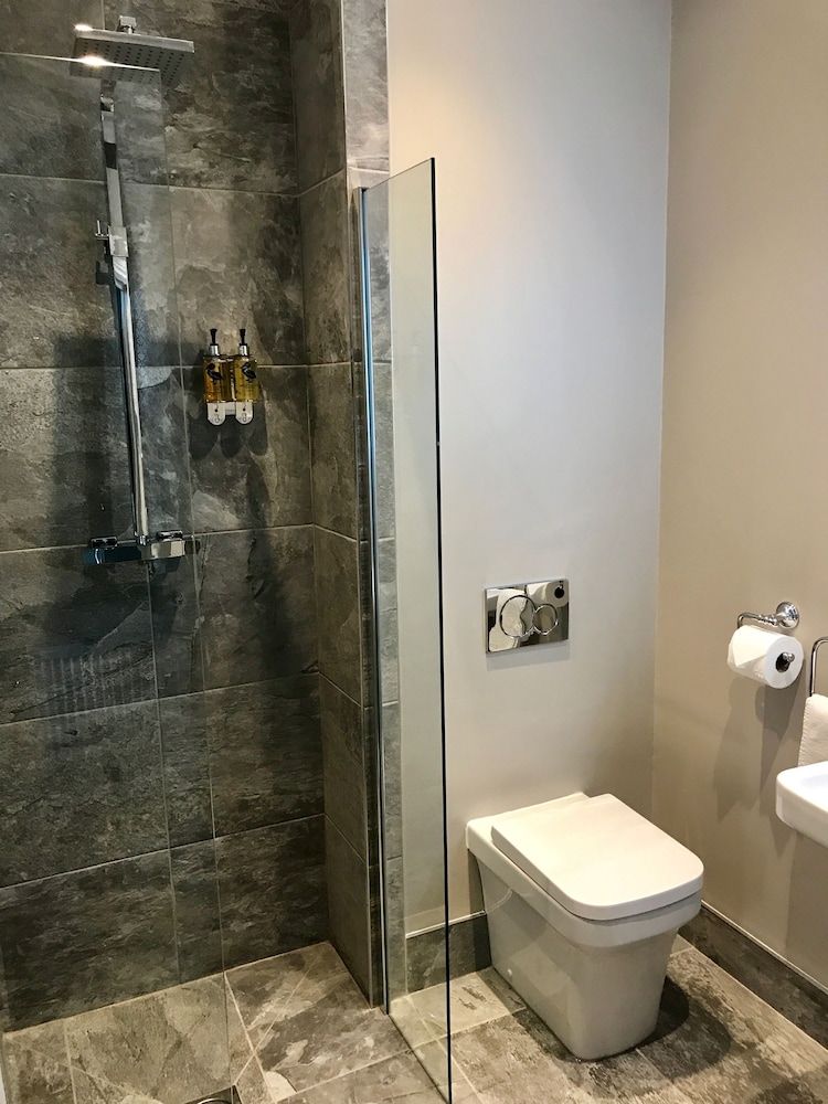 Raven Hotell, Bilde 23