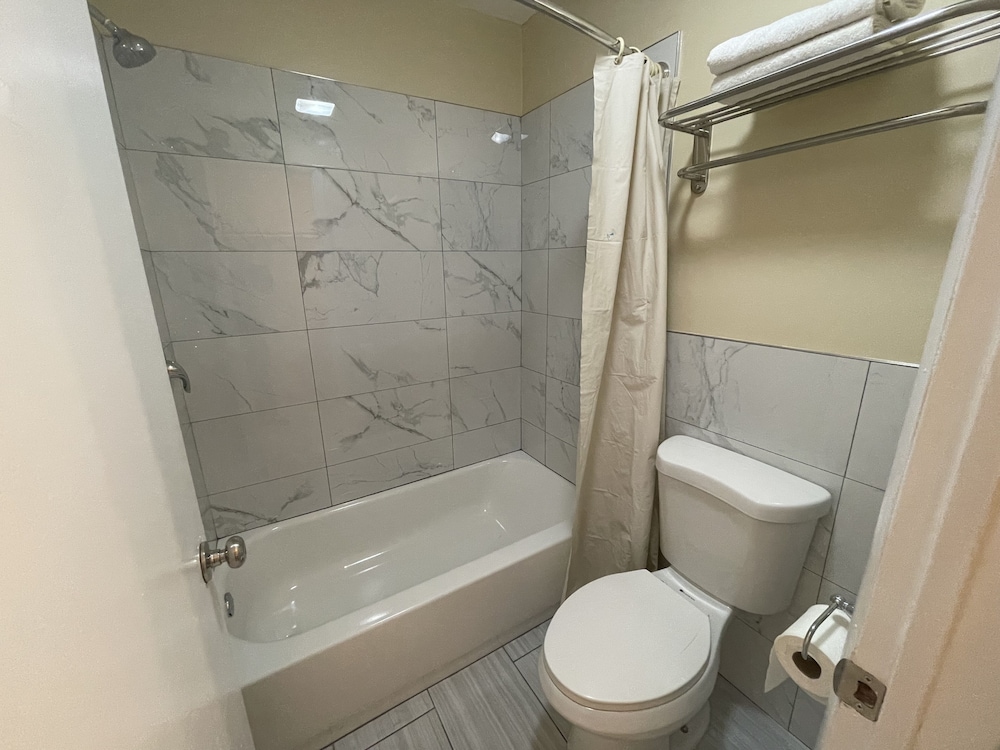 Superior Room, 1 Queen Bed - Photo 11