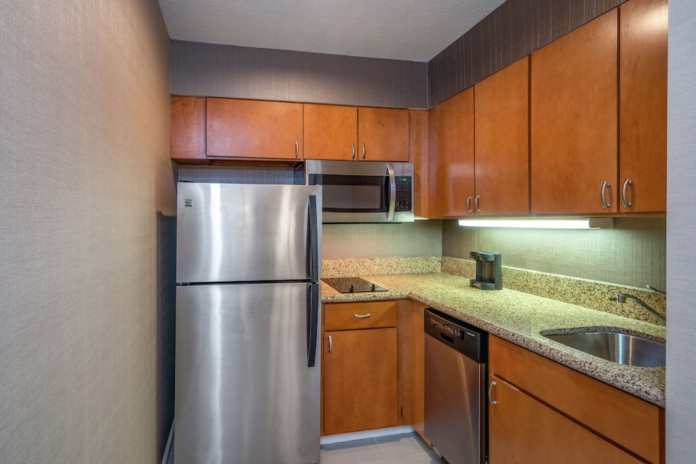 Suite, 2 Bedrooms, Accessible, Non Smoking - Photo 4