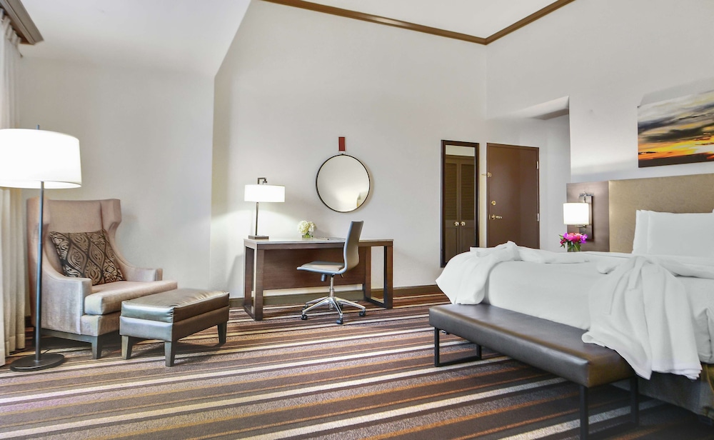 Junior Suite, 1 King Bed - Photo 2