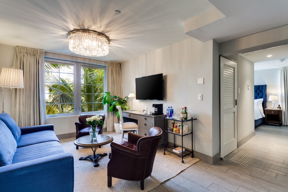 Classic Suite, 1 King Bed with Sofa bed photo 3