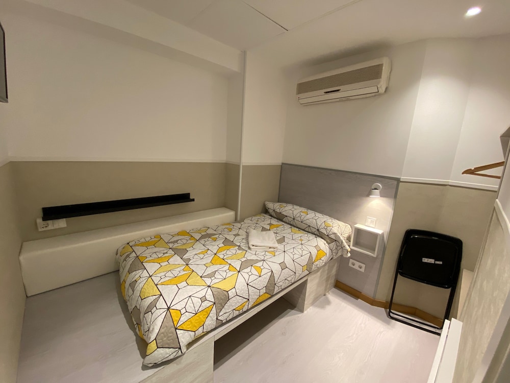 Basic Single Room, Private Bathroom