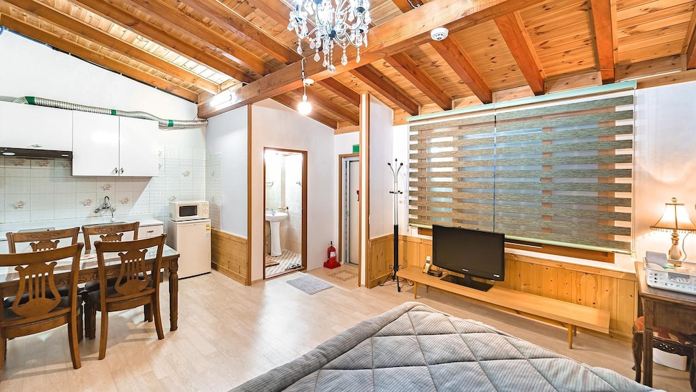Basic Room, 1 Bedroom (202(PET)) - Photo 6