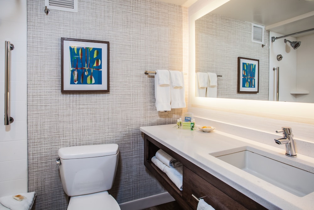 Premium Room, 1 King Bed with Sofa bed, Pool View - Photo 3