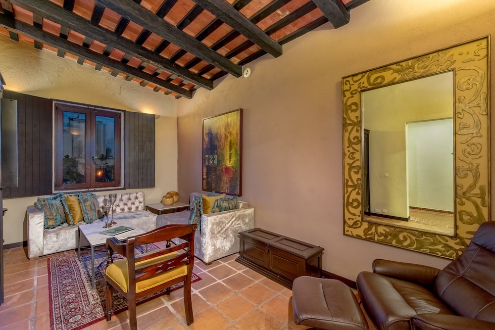 Royal Suite - Photo 3
