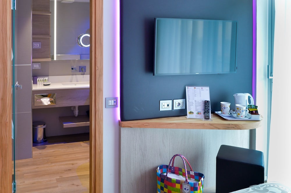 Superior Double or Twin Room photo 3