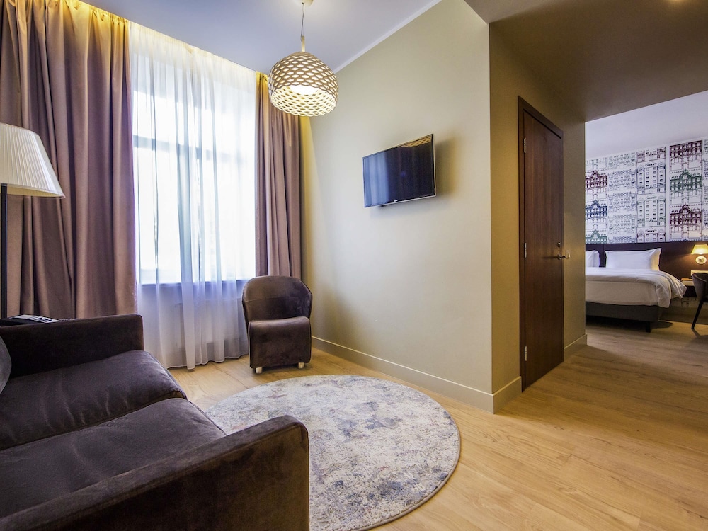 Junior Suite, 1 King Bed with Sofa bed, Non Smoking photo 2
