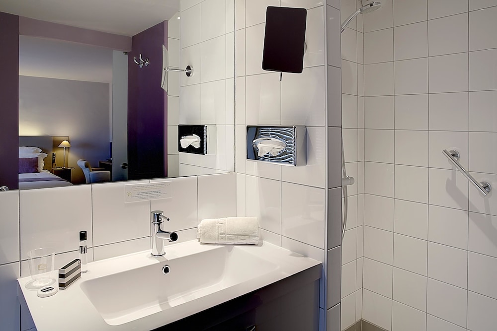 Superior Room, 2 Twin Beds, Non Smoking (Larger Room) - Photo 4