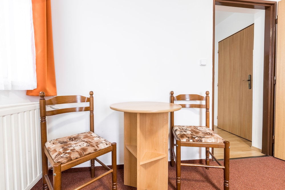 Double or Twin Room (with Extra Bed, Room 7) photo 3