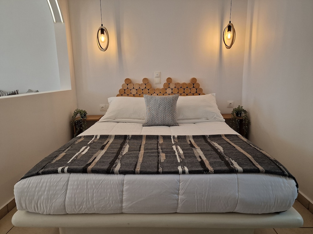 Suite with Shared Pool and Sea View