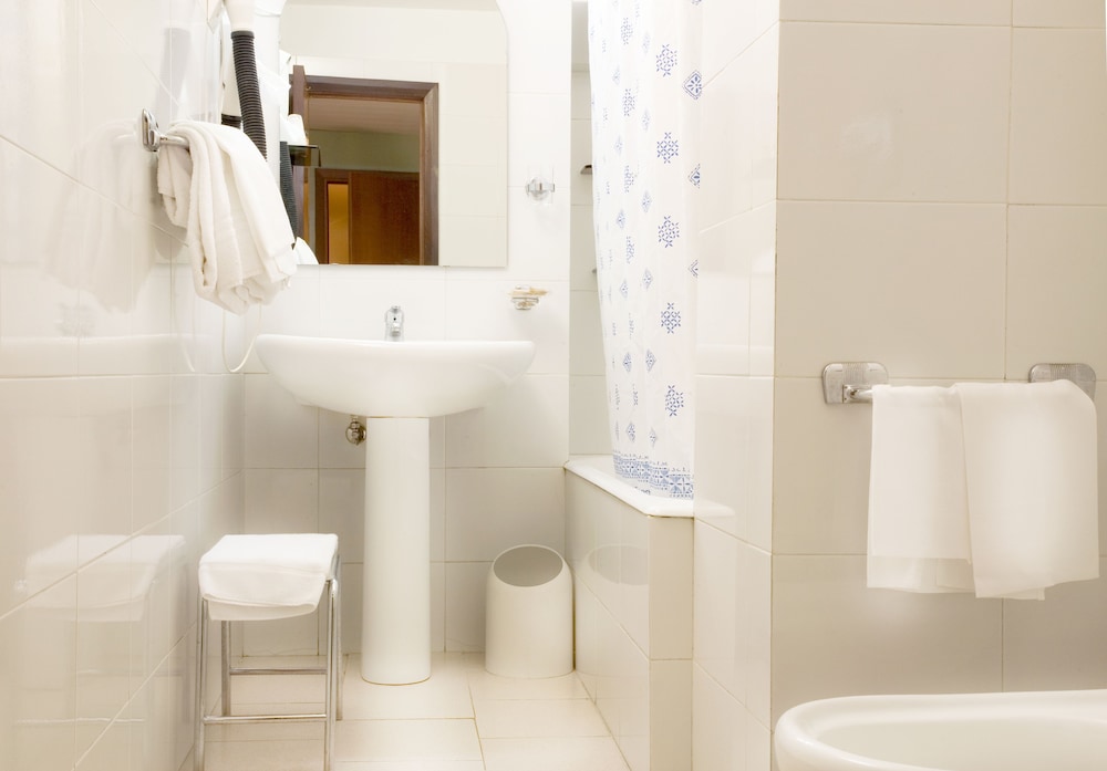 Economy Double or Twin Room, Private Bathroom - Photo 4