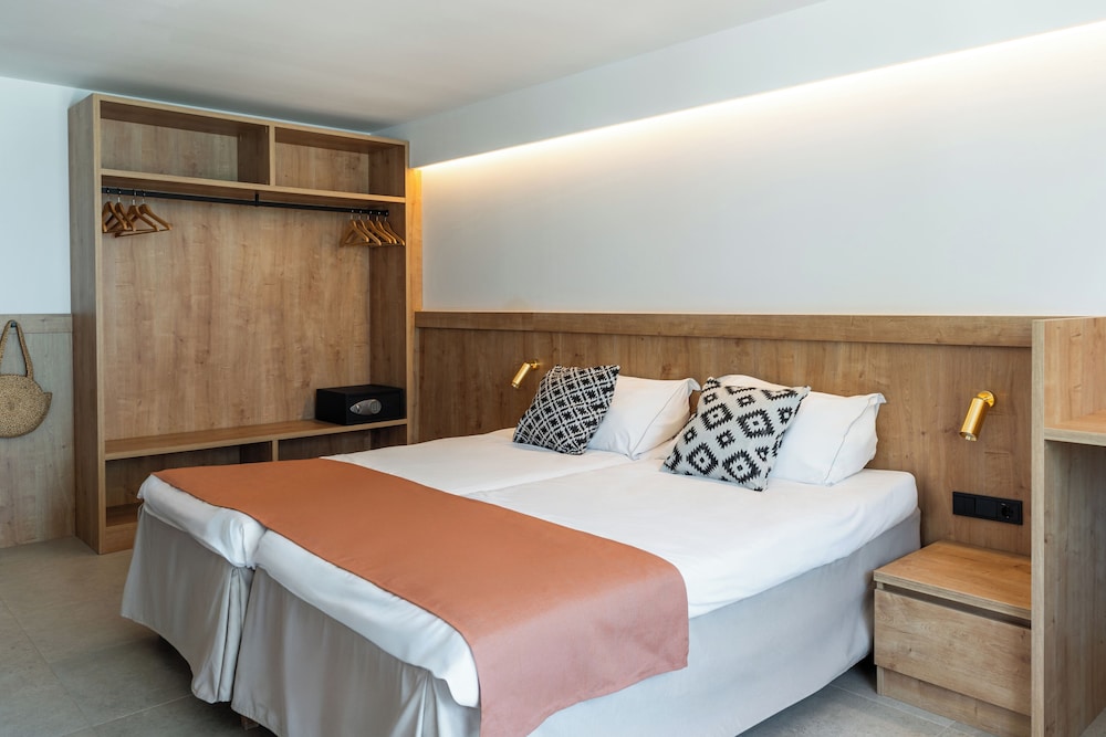Double Room, Balcony, Partial Sea View
