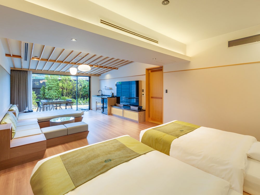 Premium Suite, Private Bathroom, Garden View (Dog Friendly) photo 2