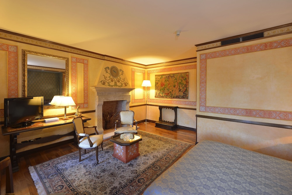 Junior Suite (Venturini)