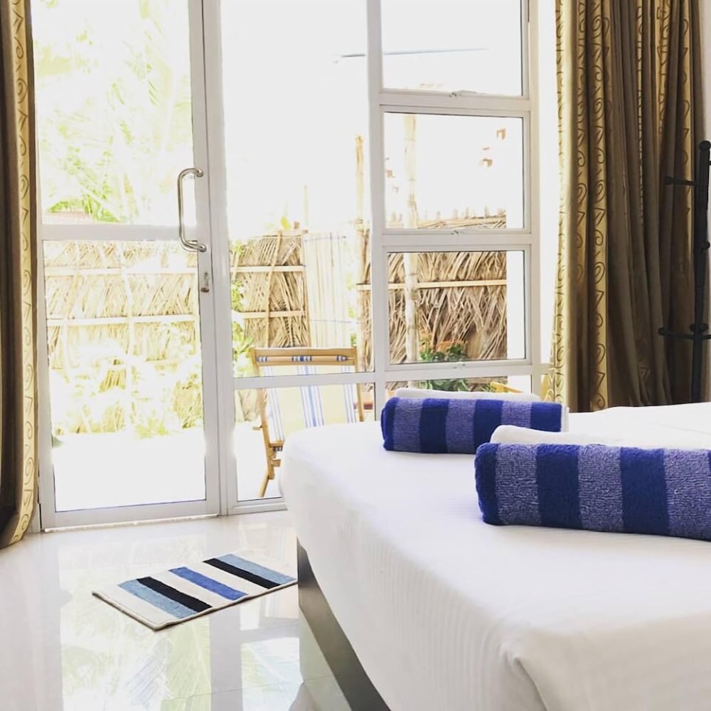 Superior Room, 1 Queen Bed, Patio, Garden View