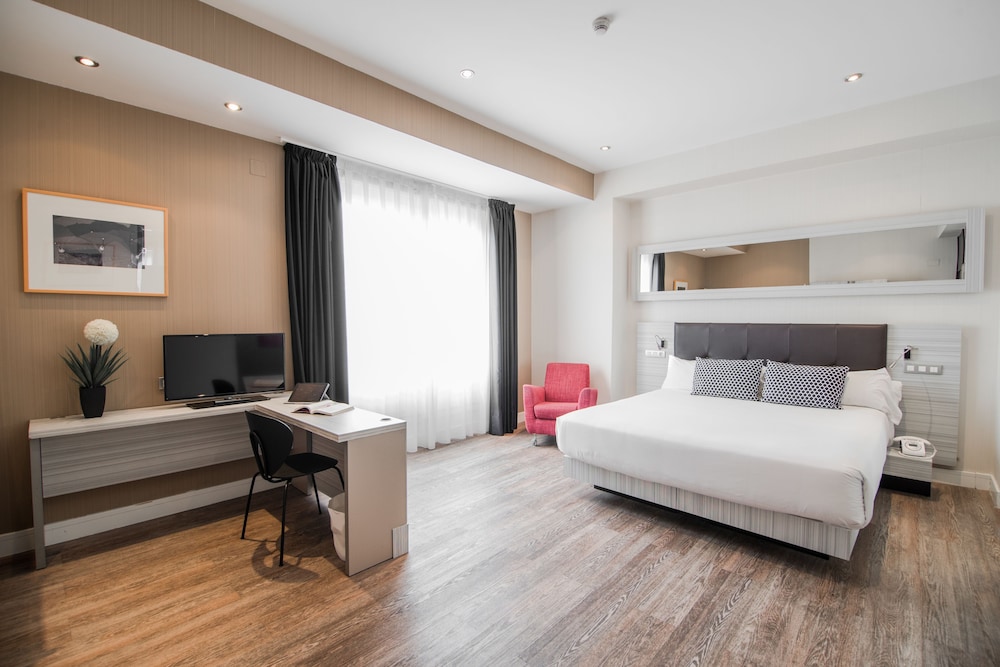 Superior Room, Terrace (Puerta del Sol View) - Photo 2