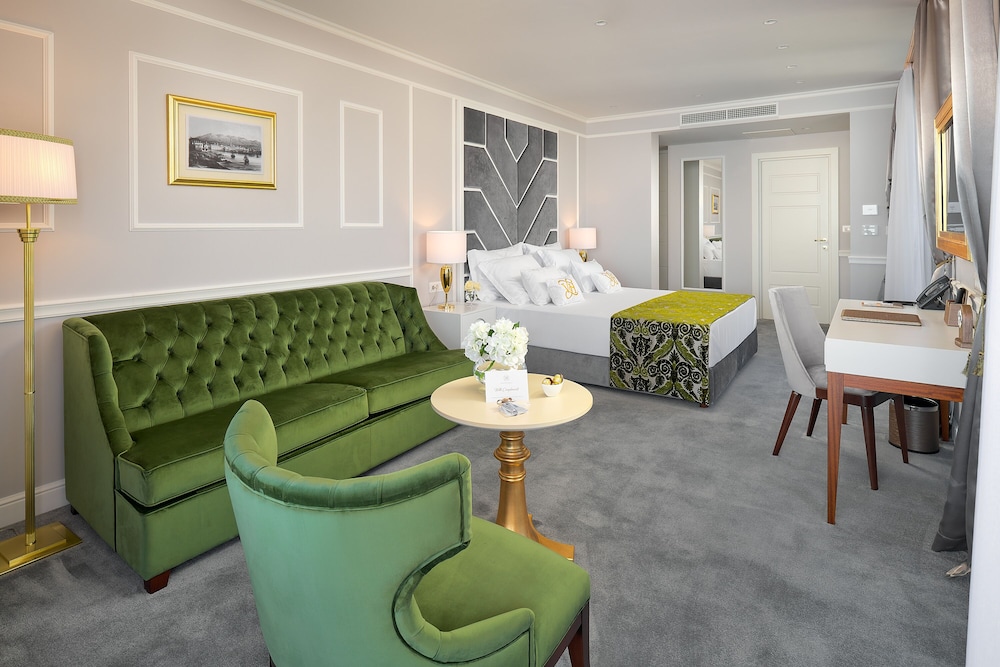 Superior Room, 1 King Bed with Sofa bed, Balcony, Sea front - Photo 12