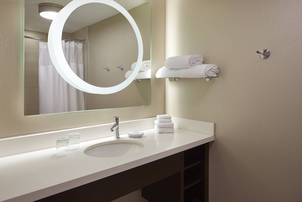 Suite, Multiple Beds thumbnail 5