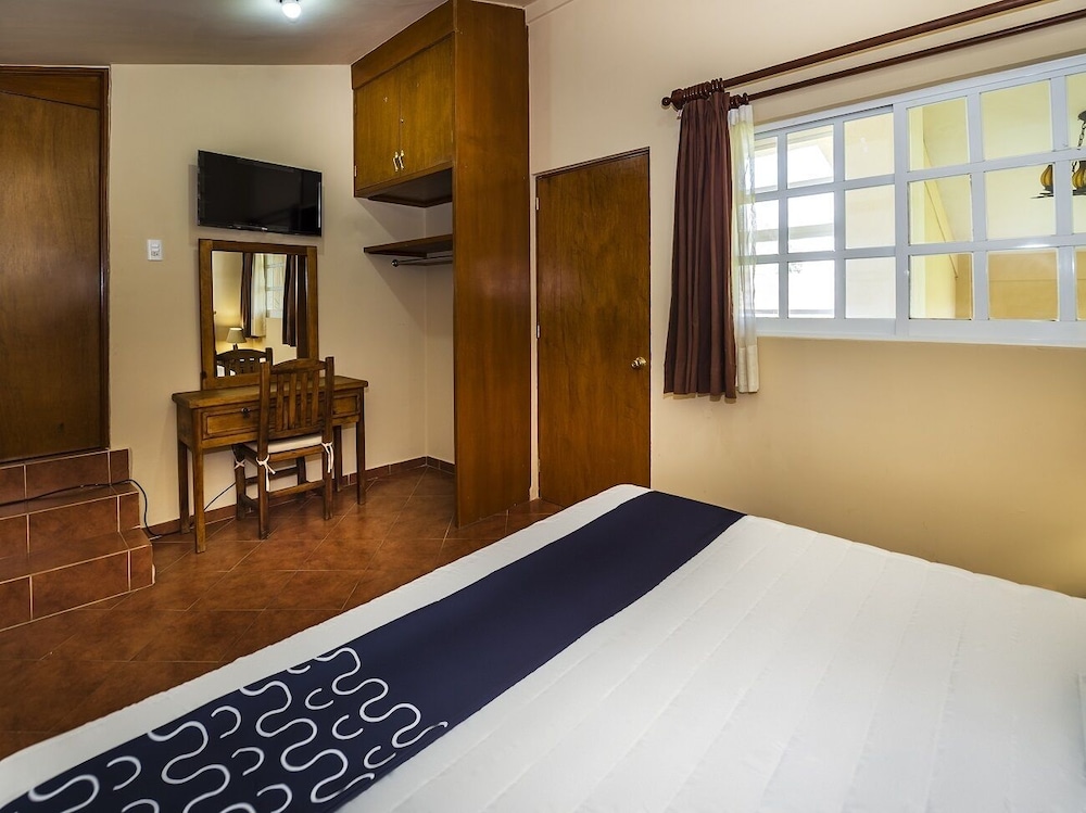 Superior Room (1 King Bed)