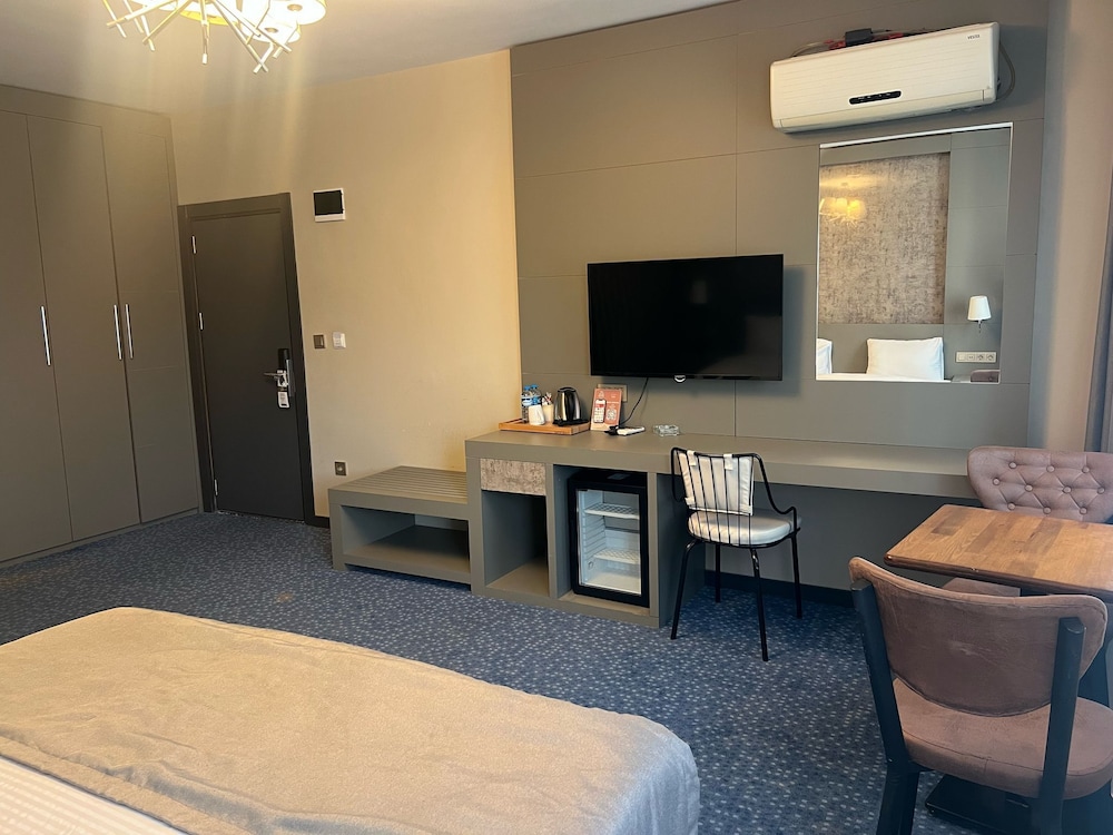Deluxe Triple Room photo 2