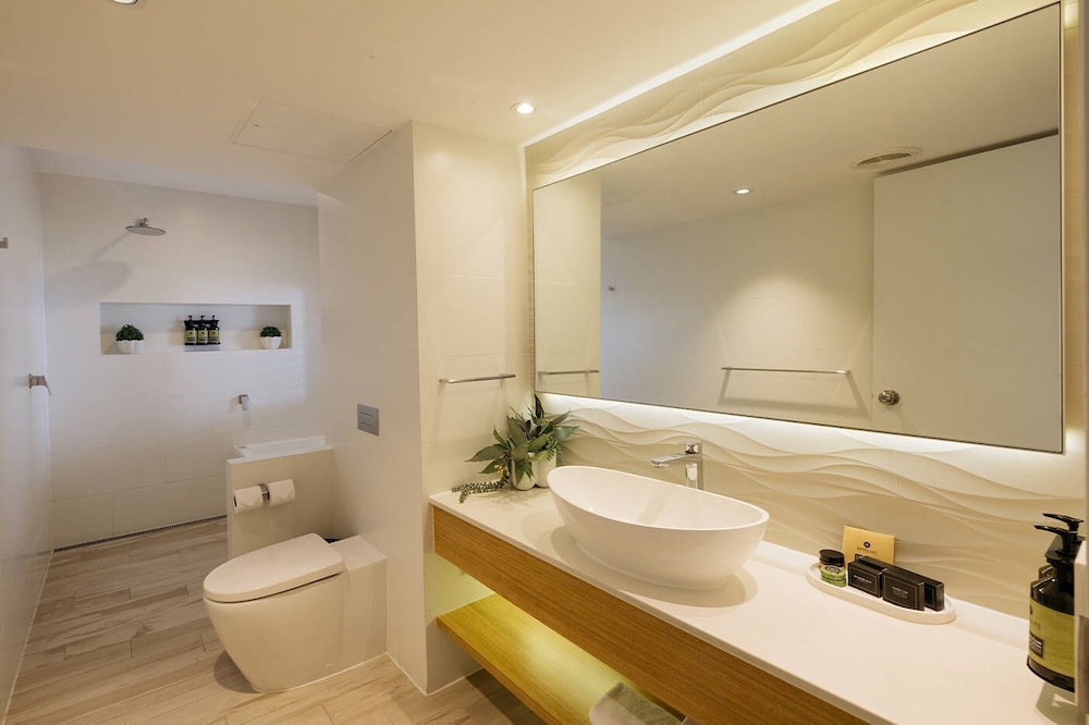 Premium Broadwater Suite - Photo 2