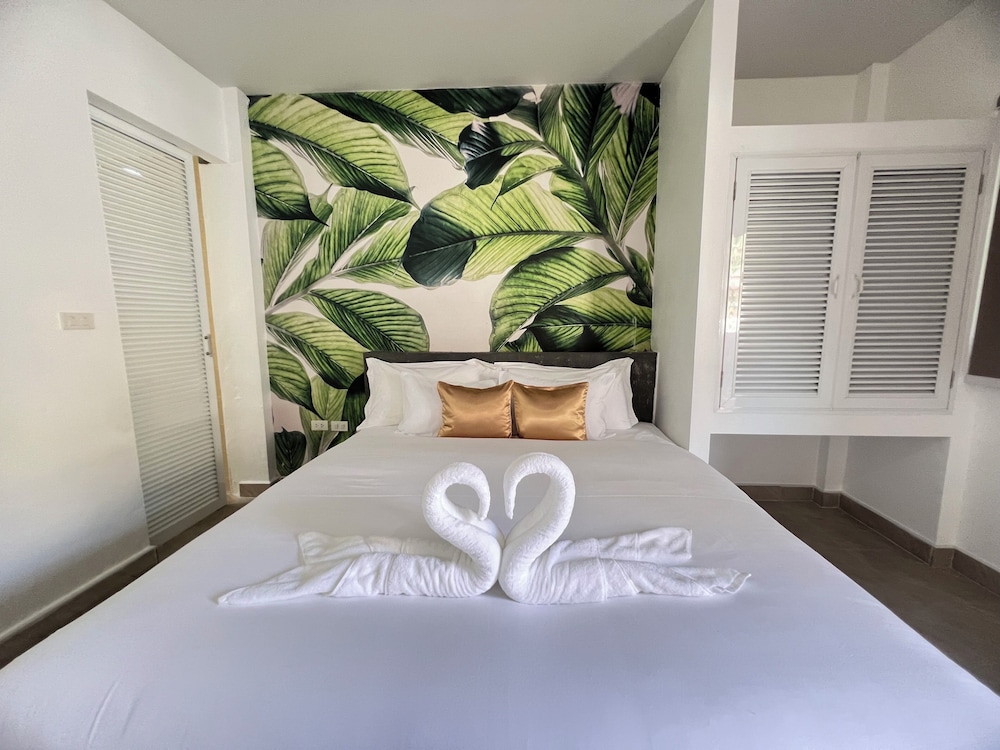 Triple Room, Balcony, Hill View