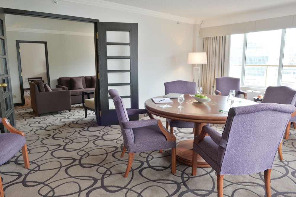 Suite, 1 Bedroom (Top Floor) - Photo 3