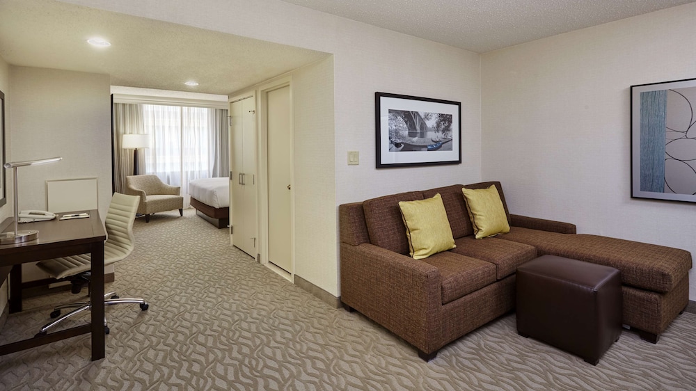 Oversize Queen Room (Accessible, Mobility Access Tub & Hearing) - Photo 1