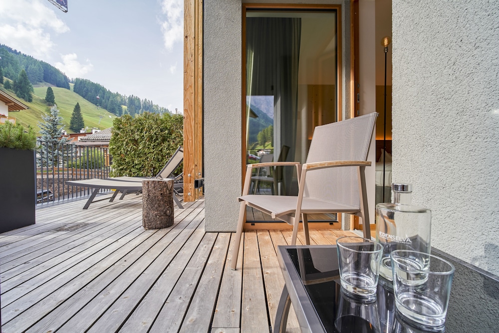 Superior Double Room, Terrace, Mountain View (Deluxe) photo 3