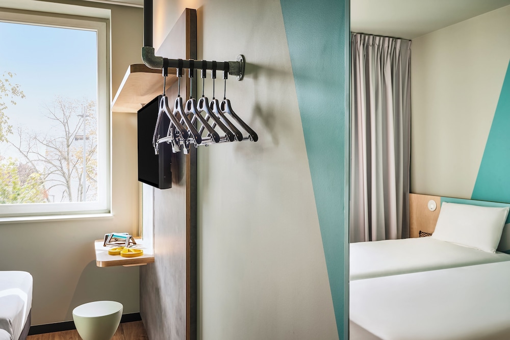 Standard Room, 3 Twin Beds photo 1