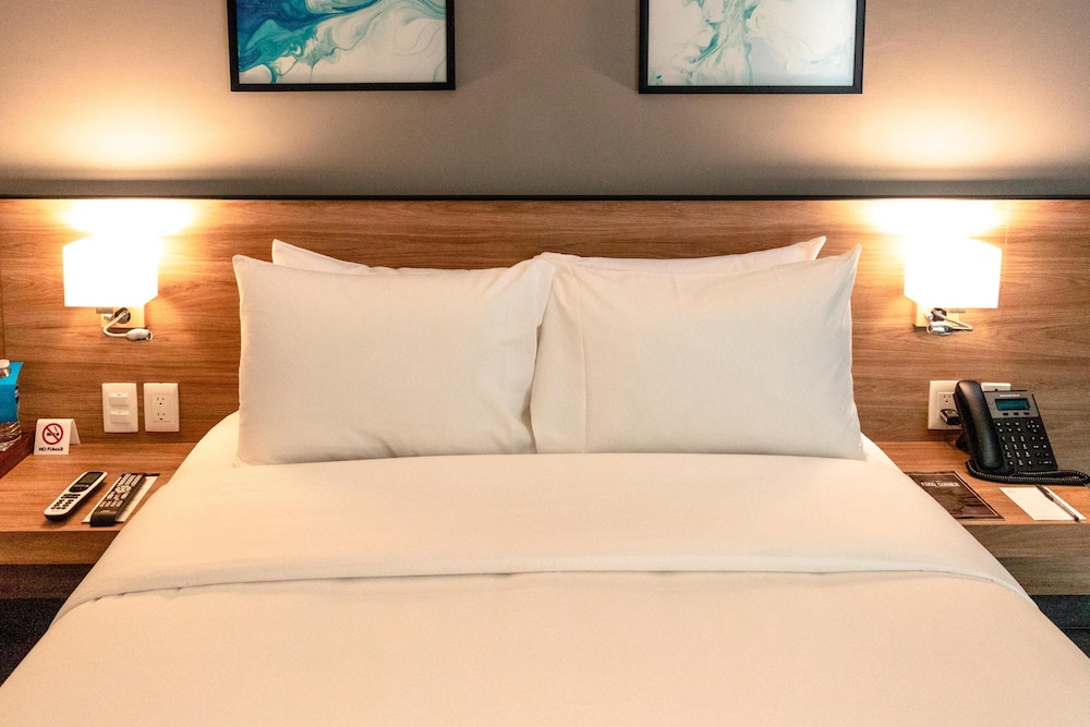 Standard Room, 1 Queen Bed - Photo 2